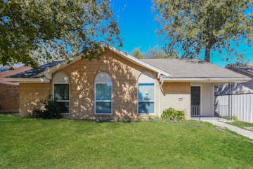 1905 Christopher Dr Fort Worth, TX 76140